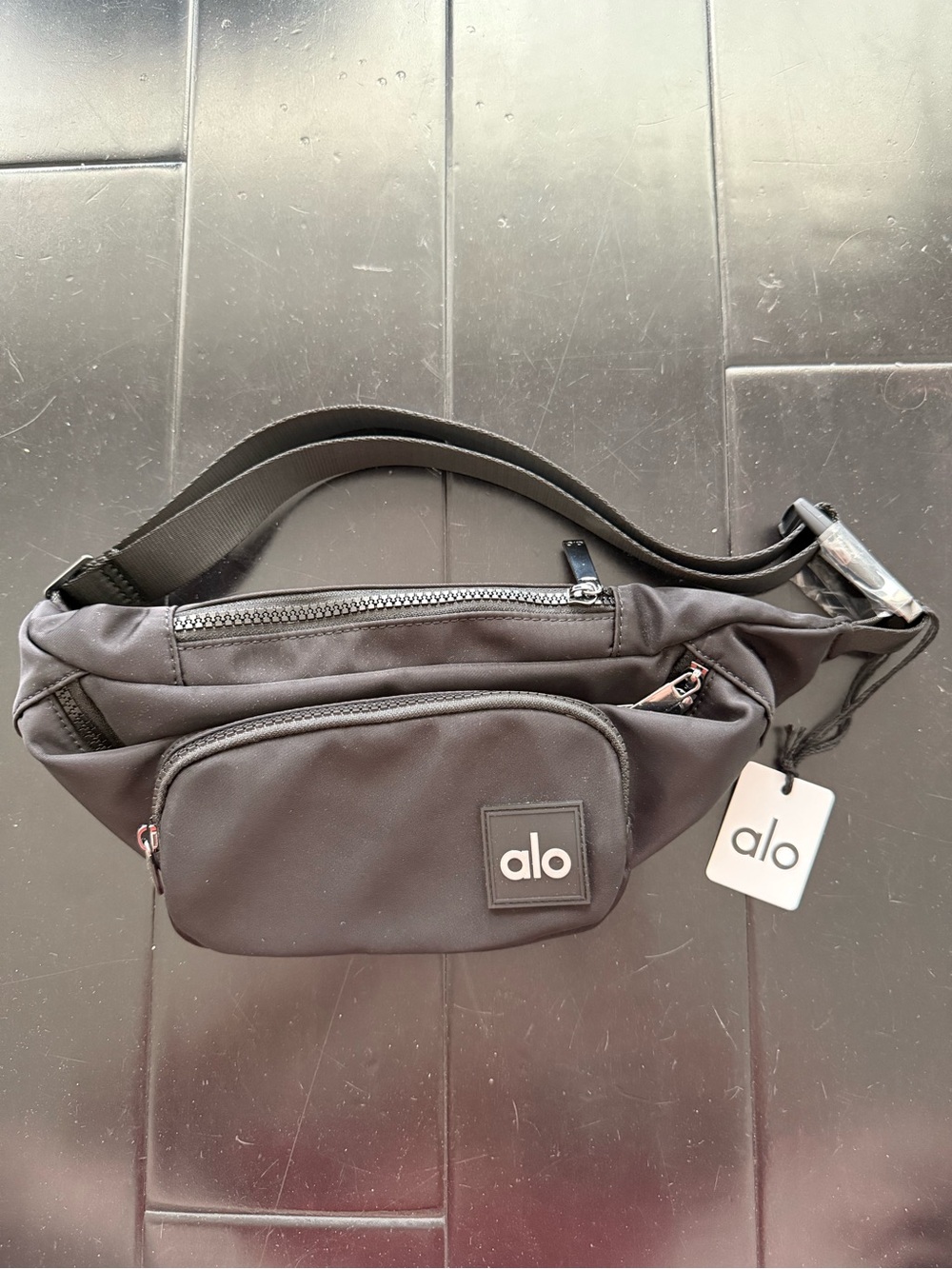 NWT Alo Yoga Explorer Fanny Pack